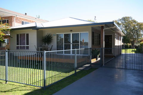 BANYANDAH 557 Ocean Drive NH - Tourism Hervey Bay 0