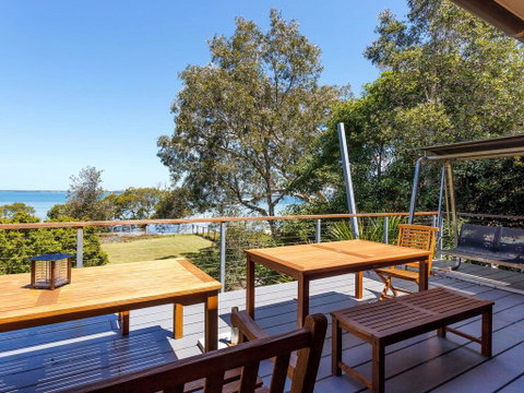 Barefoot Beach House - Hervey Bay Accommodation 0