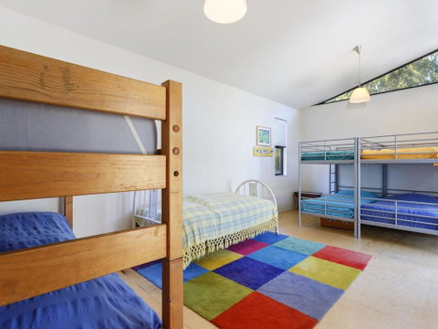 Barefoot Beach House - Hervey Bay Accommodation 1