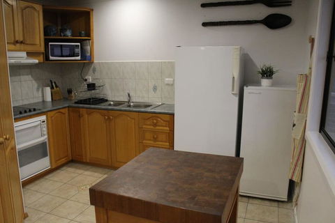 Barefoot Beach House - Hervey Bay Accommodation 3