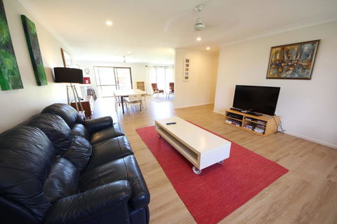 Barefoot Bungalow At Hat Head - Tourism Hervey Bay 0