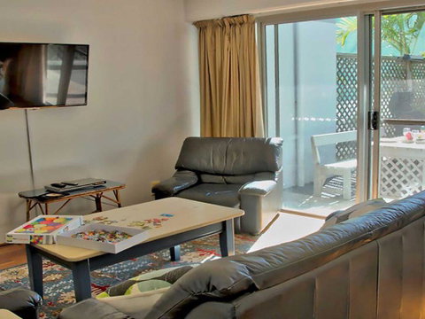 Barefoot' 7/44 Marine Drive - Fabulous Fingal Bay - Hervey Bay Accommodation 2