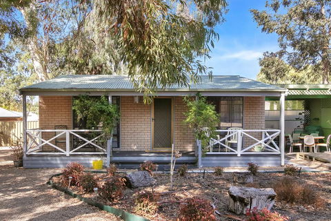 Barossa Country Cottages - Hervey Bay Accommodation 2