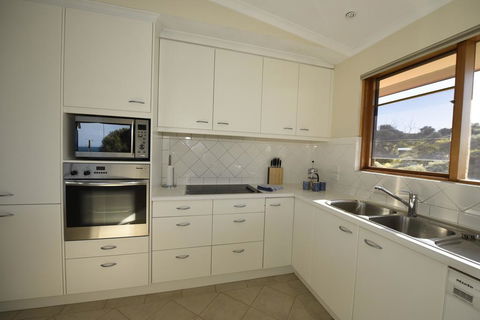 Baudin House - Tourism Hervey Bay 2