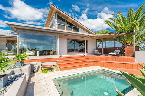 Bauhinia House - Tourism Hervey Bay 0