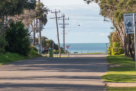 Bay Beach Beauty - Tourism Hervey Bay 0