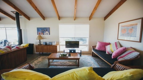 Bay Beach House - Hervey Bay Accommodation 2