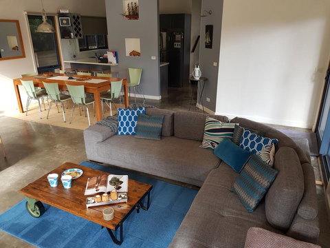 Bay Breeze Holiday Home - Hervey Bay Accommodation 0