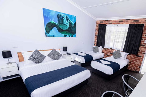 Bay Hotel Motel - Hervey Bay Accommodation 0