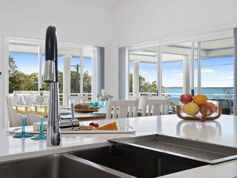 Bay Views - Panoramic Jervis Bay Views - Hervey Bay Accommodation 2
