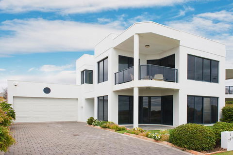 Bayside Beauty - Tourism Hervey Bay 1