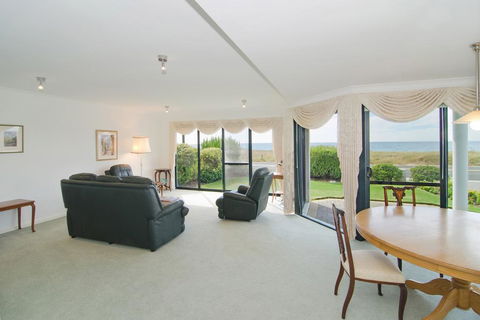 Bayside Beauty - Tourism Hervey Bay 2