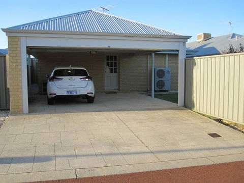 Beach And Golf Hideaway - Hervey Bay Accommodation 3