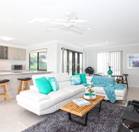 Beach Breeze Holiday House - Hervey Bay Accommodation