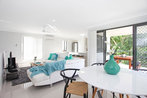 Beach Breeze Holiday House - Hervey Bay Accommodation 3