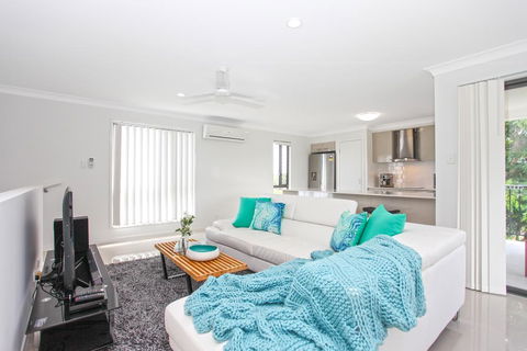 Beach Breeze Holiday House - Hervey Bay Accommodation 1