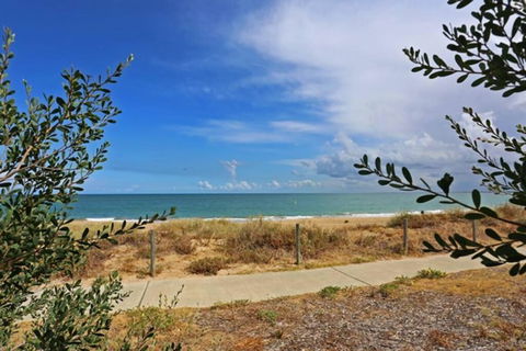 Beach Cottage In The Heart Of Mandurah - Hervey Bay Accommodation 2