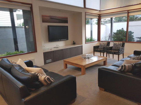 Beach Haven - Hervey Bay Accommodation 2