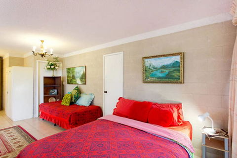 Beach Haven Studio - Hervey Bay Accommodation 1