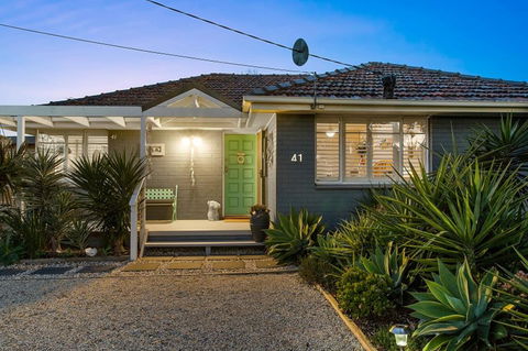 Beach House 41 - Hervey Bay Accommodation 1