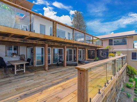 Beach Shack On Main Yamba Magnificent Views Photos Available Shortly Free WiFi - Hervey Bay Accommodation 3