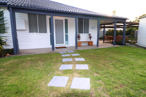 Beach Side Cottage At Blacksmiths - Tourism Hervey Bay 1