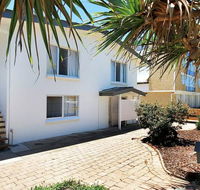 Beachcomber Unit 4- Beachside Unit - - Hervey Bay Accommodation