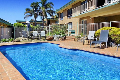 BEACHCOMBER1 - Hervey Bay Accommodation 0