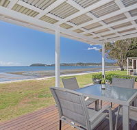 Beached Inn' 93 Foreshore Drive - Spacious beach front house - Tourism Hervey Bay