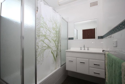 BEACHFRONT 3- 3/12 Bundella Ave LC - Hervey Bay Accommodation 2