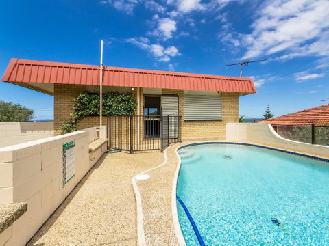 Beachfront Apt With Private Pool - Hervey Bay Accommodation 2