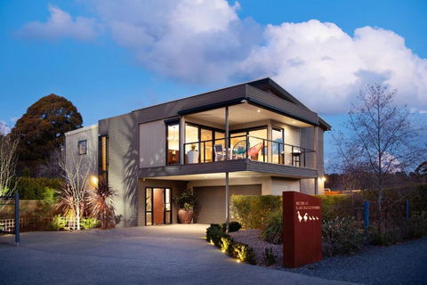 Retreat Lake Daylesford - Free Wifi - Tourism Hervey Bay 0