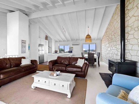 Relaxing Getaway Beachfront Access Multi Family Pets Mandurah - Hervey Bay Accommodation 0