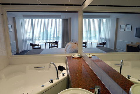 Richmond Henty Hotel - Hervey Bay Accommodation 2