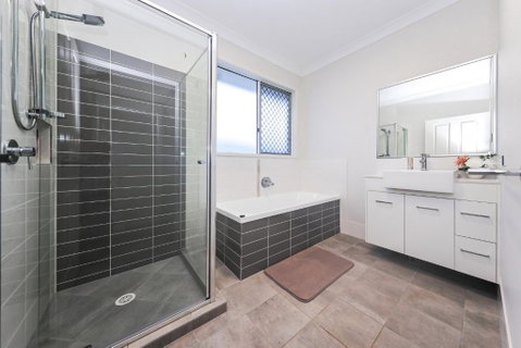 Redcliffe - Hervey Bay Accommodation 2