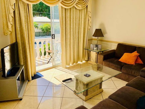 Redcliffe Villa - Hervey Bay Accommodation 3