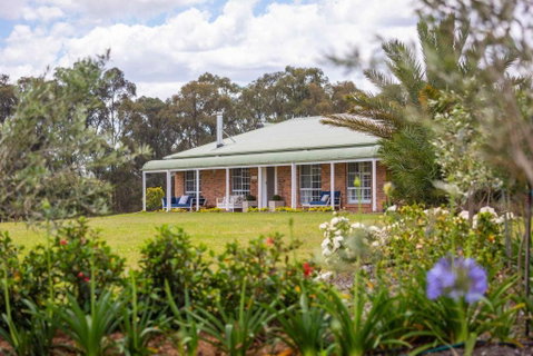 Redims Hill Cottage - Hervey Bay Accommodation 0