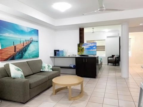 REEF RETREAT APARTMENTS PALM COVE Unit 13 - Hervey Bay Accommodation 0