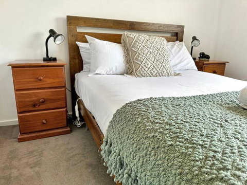 Reel Close! Walk To Everything. Sleeps 6 - Tourism Hervey Bay 2