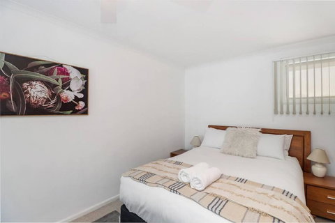 Reel Close! Walk To Everything. Sleeps 6 - Tourism Hervey Bay 3