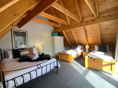 Reel & Relax: 3BR Beach House - Fish, Swim, Surf - Tourism Hervey Bay 3