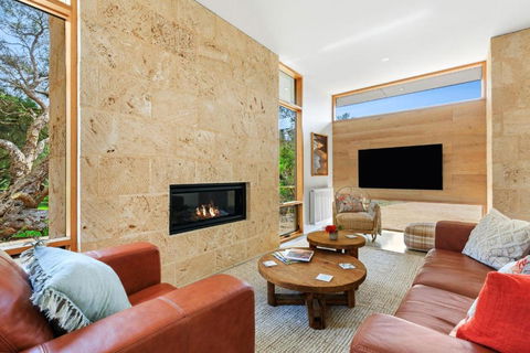 REFRESH At Lonnie - Hervey Bay Accommodation 0