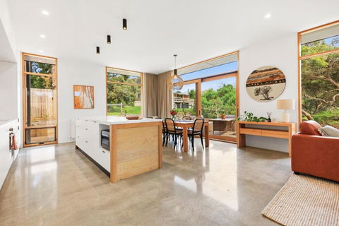 REFRESH At Lonnie - Hervey Bay Accommodation 2