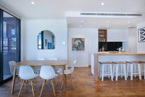 Regatta Hideaway - A Breezy Balcony Residence - Hervey Bay Accommodation 2