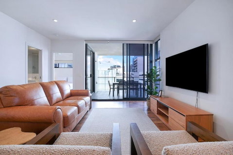 Regatta Hideaway - A Breezy Balcony Residence - Hervey Bay Accommodation 0