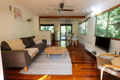 Regent Bower Cottage - Tourism Hervey Bay 1
