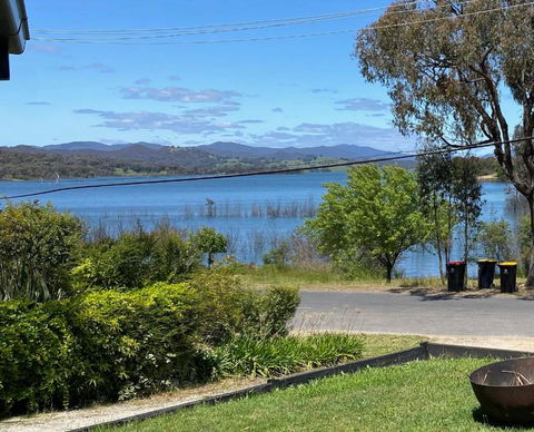 Relax In The Spa With Views Opposite Lake Eildon - Hervey Bay Accommodation 0