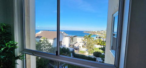 Relaxed Coastal Living With Fantastic Sea Views - Hervey Bay Accommodation 1