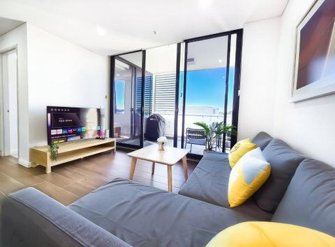 Relaxing 1BR W Pools & SPA, Gym In Olympic Park - Hervey Bay Accommodation 3