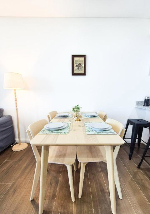 Relaxing 1BR W Pools & SPA, Gym In Olympic Park - Hervey Bay Accommodation 2